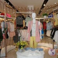 服饰综合馆 解码当代个性自主零售新风尚